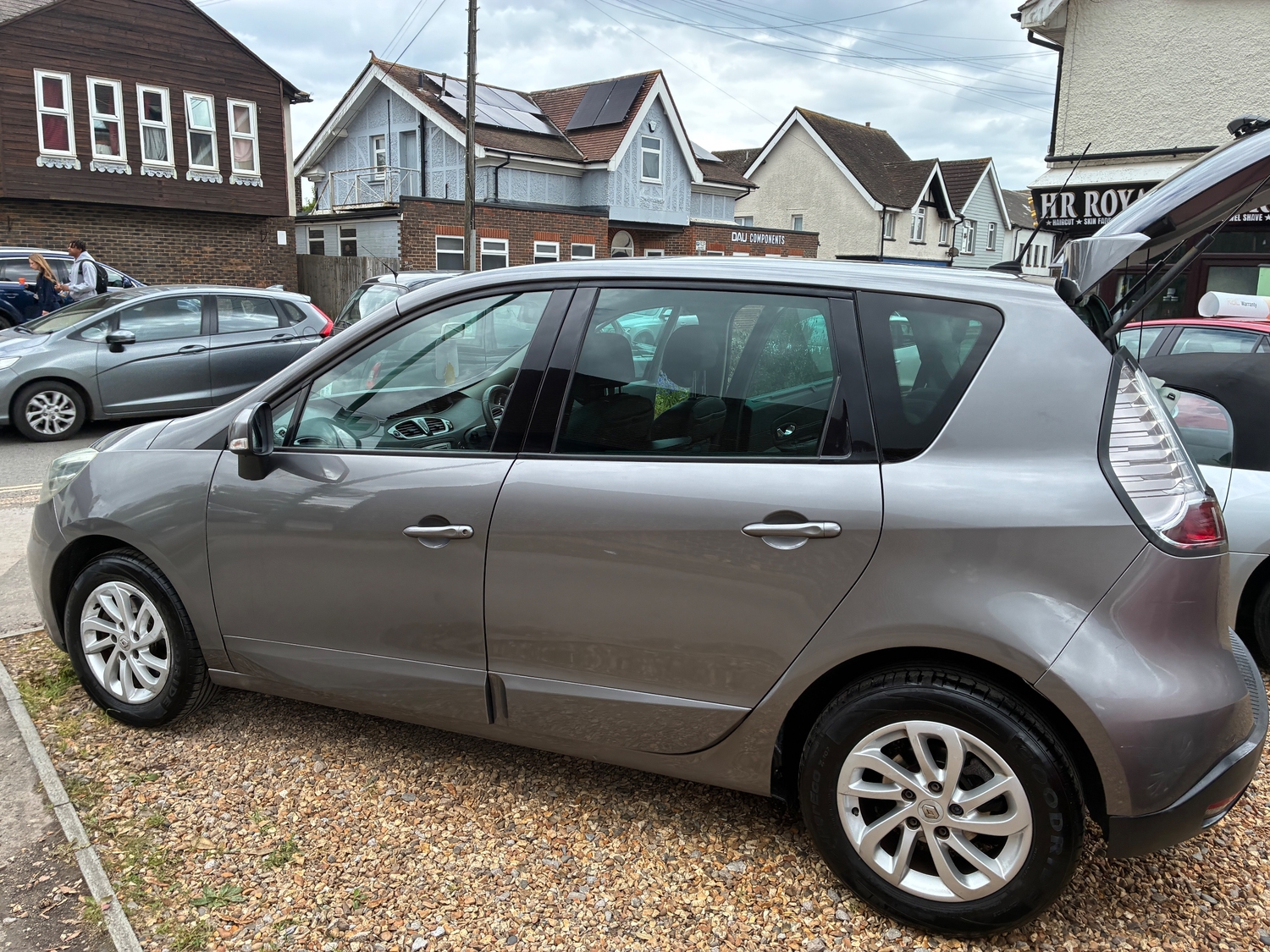 Renault Scenic 2012 - Cars