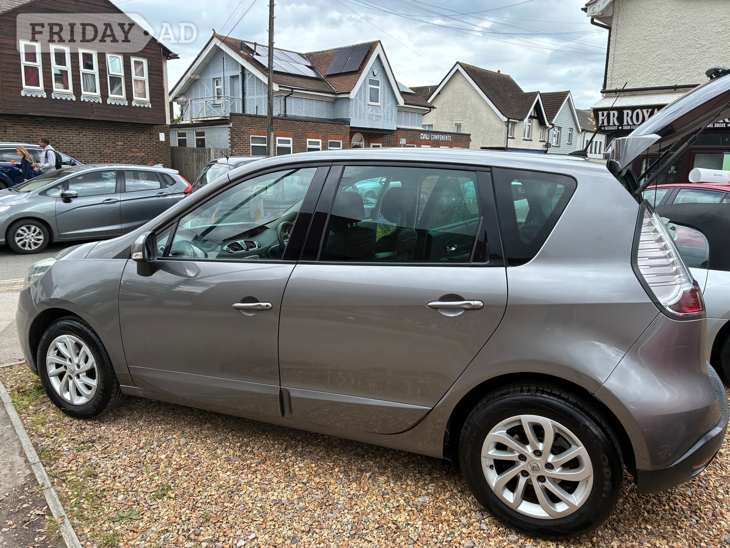 Renault Scenic 2012 - Cars