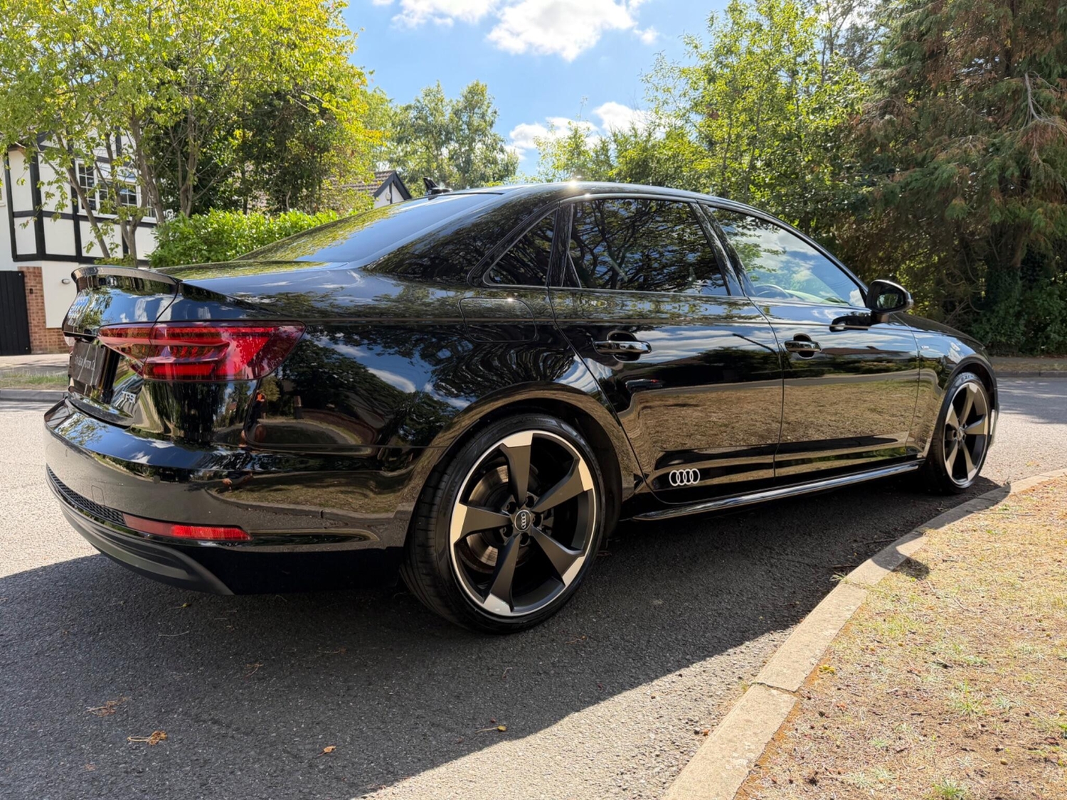 Audi A4 2017 - Cars