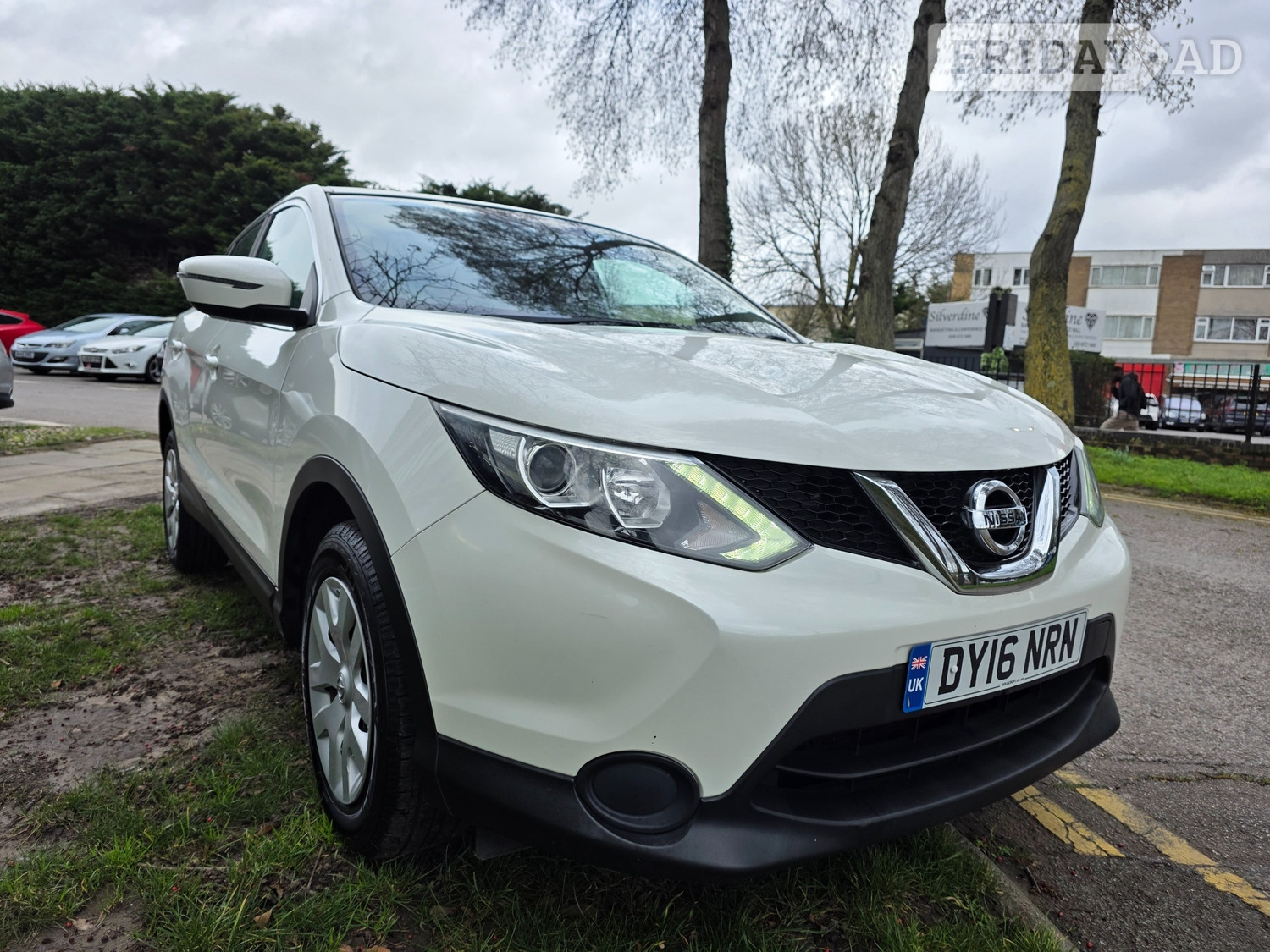 Nissan Qashqai 2016 in Hounslow