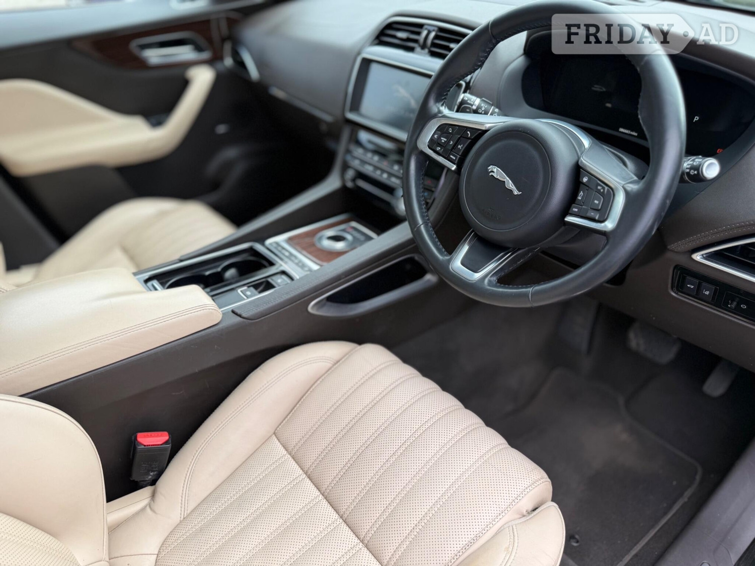 [ berth ]Jaguar F-Pace