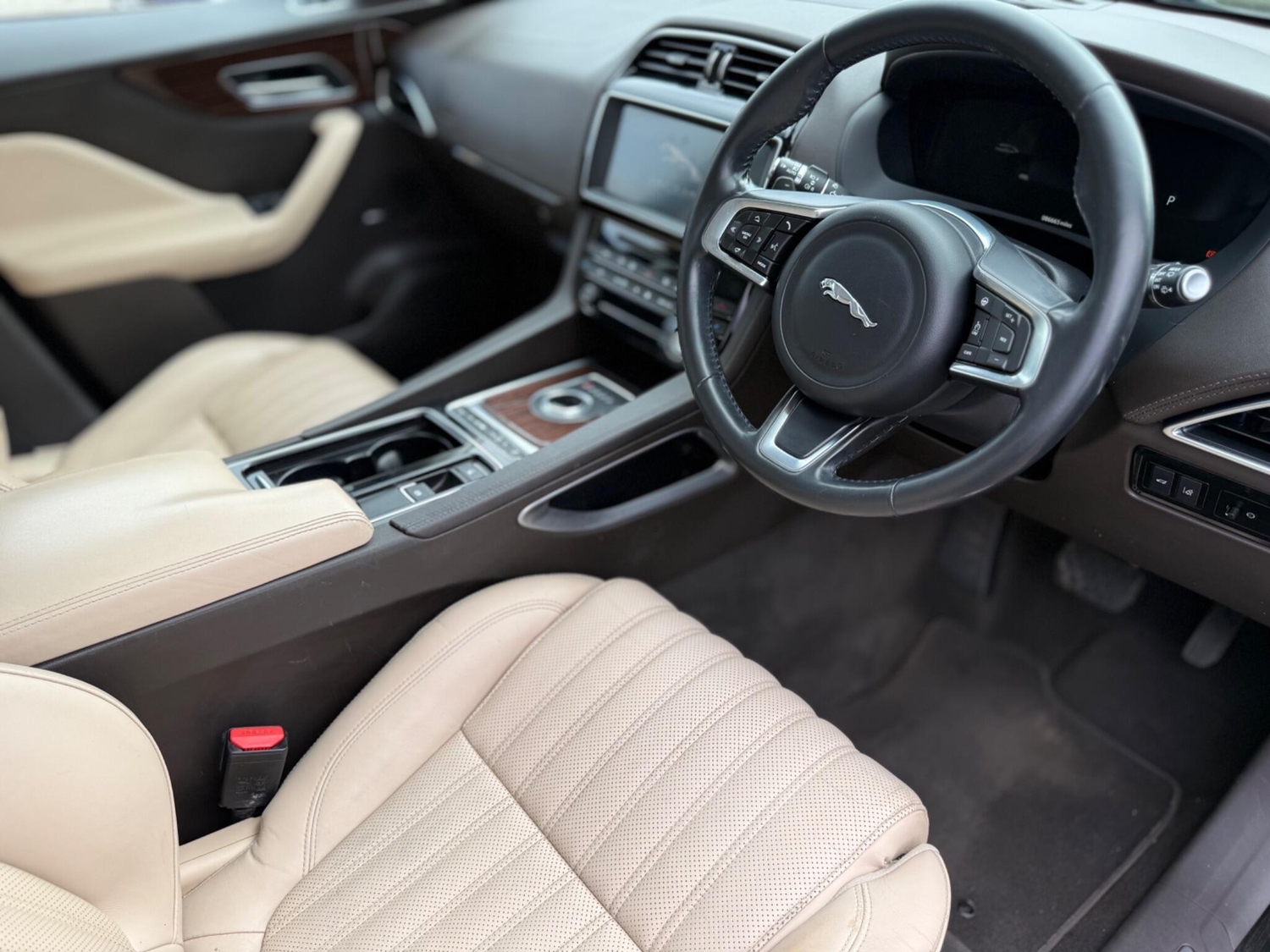 [ berth ]Jaguar F-Pace