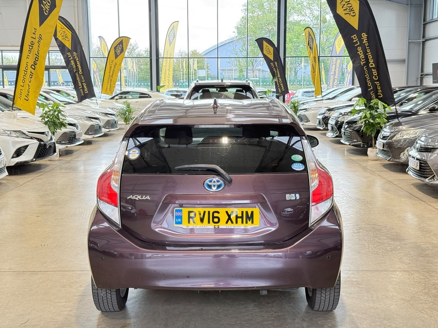 Toyota Aqua 2016 - Cars in Reading