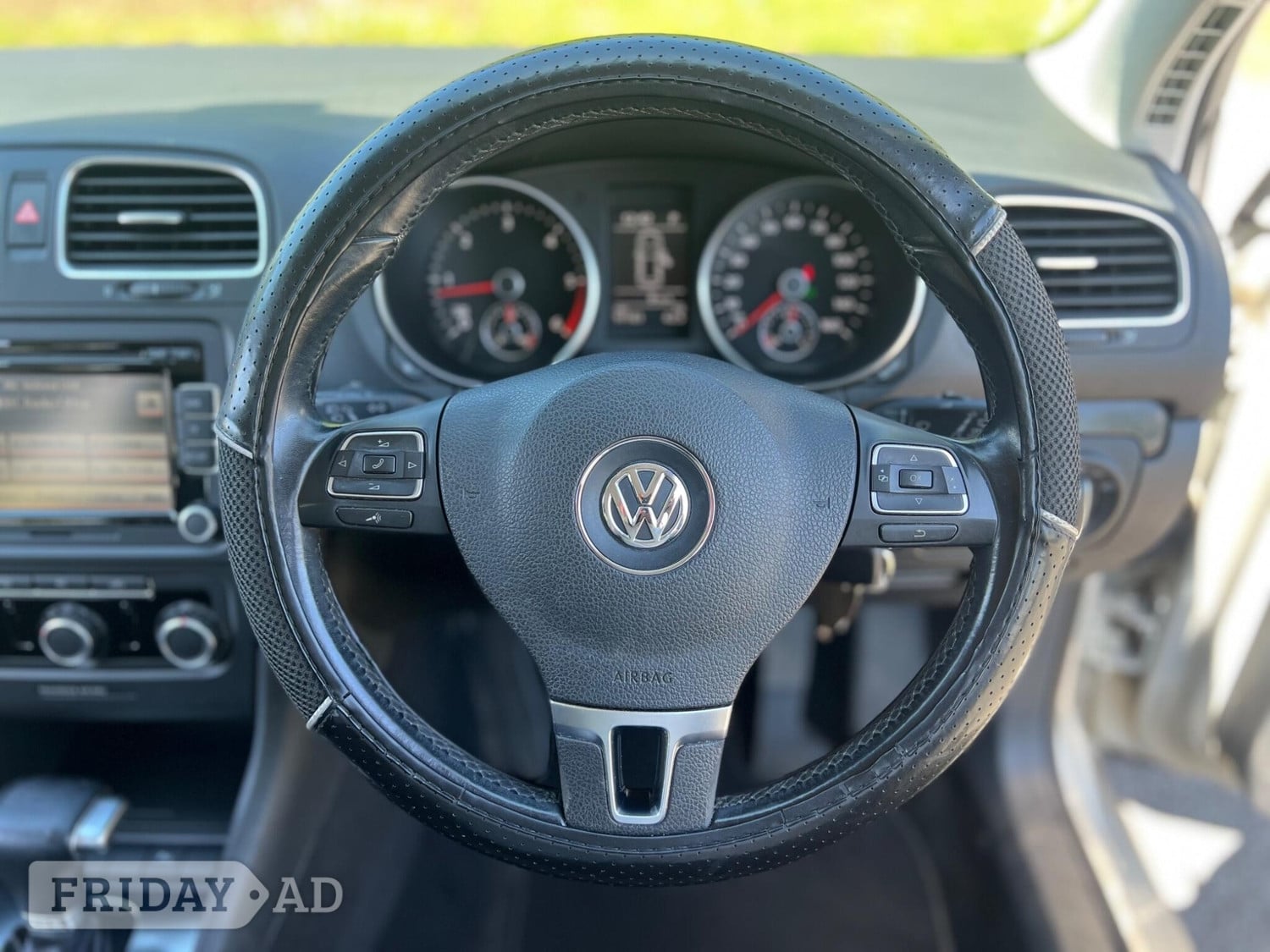 Volkswagen Golf 2010 - Cars