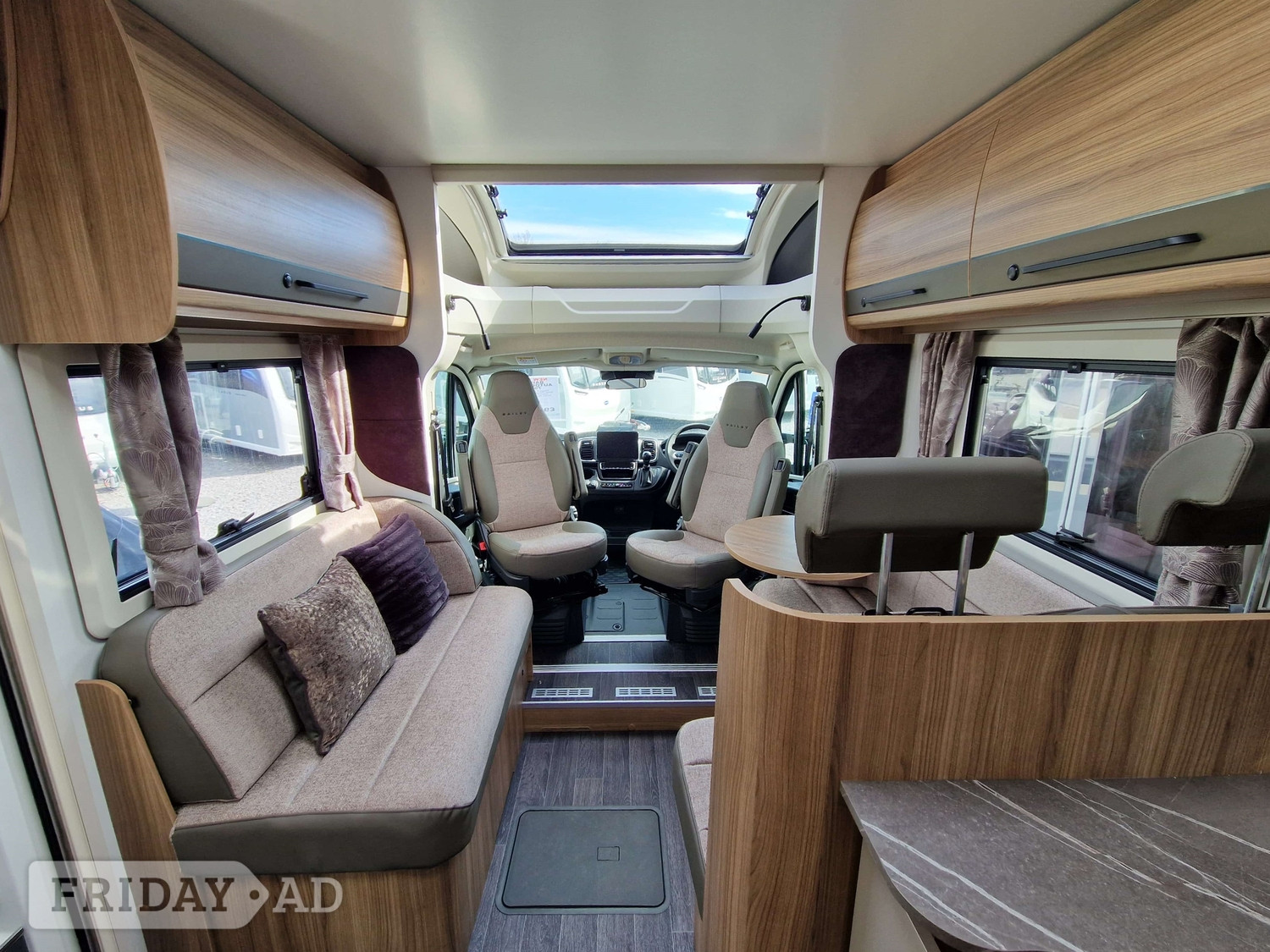 [4 berth ]Bailey Autograph 79-4T