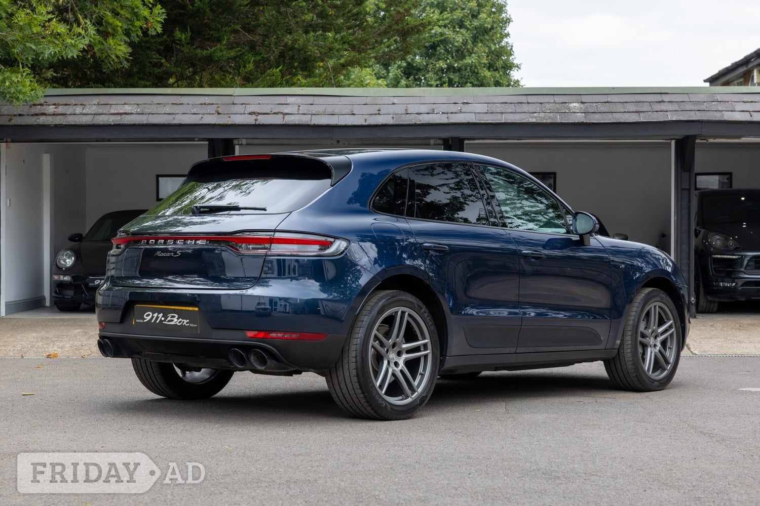 [ berth ]Porsche Macan
