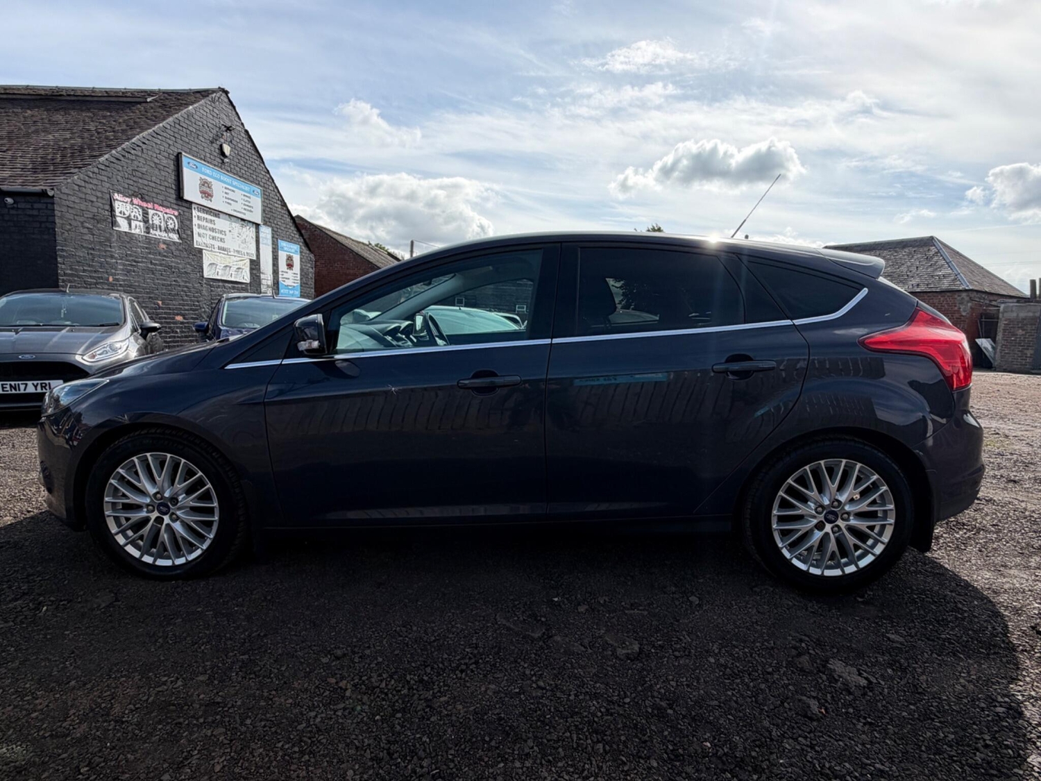 Ford Focus 2012 - Cars