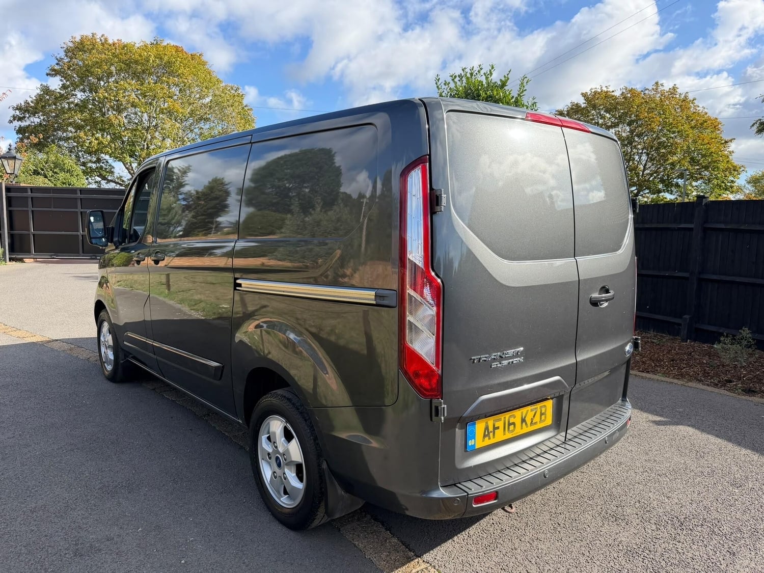 Ford Transit Custom 2016 - Vans & Commercial Vehicles in Addlestone