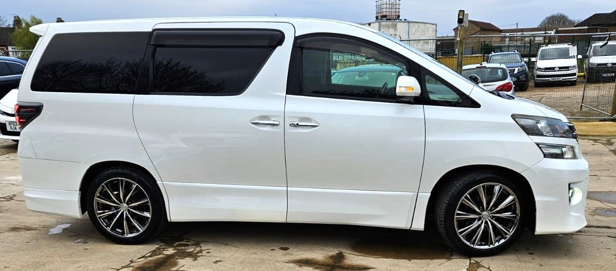 [ berth ]Toyota Vellfire