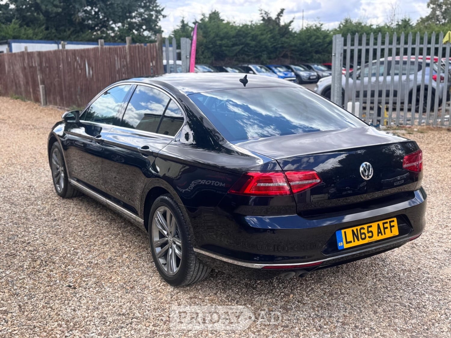 Volkswagen Passat 2015 - Cars in Shefford