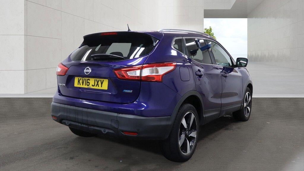 Nissan Qashqai 2016 - Cars in Winchester