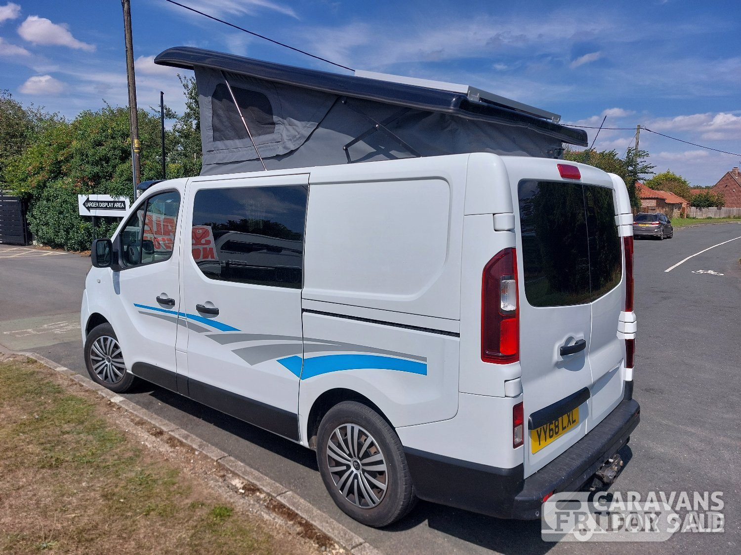 [ berth ]Renault Trafic SL27 Business Plus Camper Van