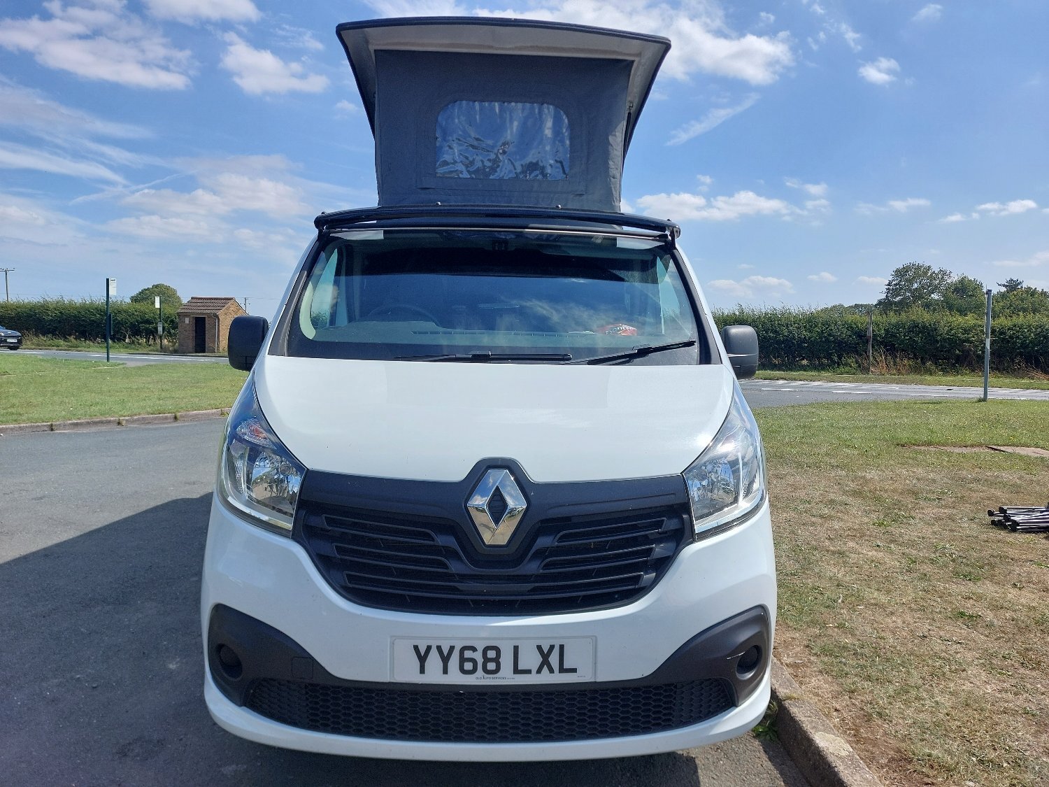 Renault Trafic SL27 Business Plus Camper Van, (2018)  Campervan for sale - Motorhomes & Caravans in Routh
