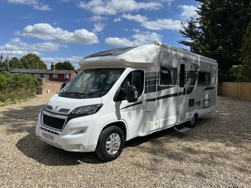 [4 berth ]Auto-Sleepers Corinium FB