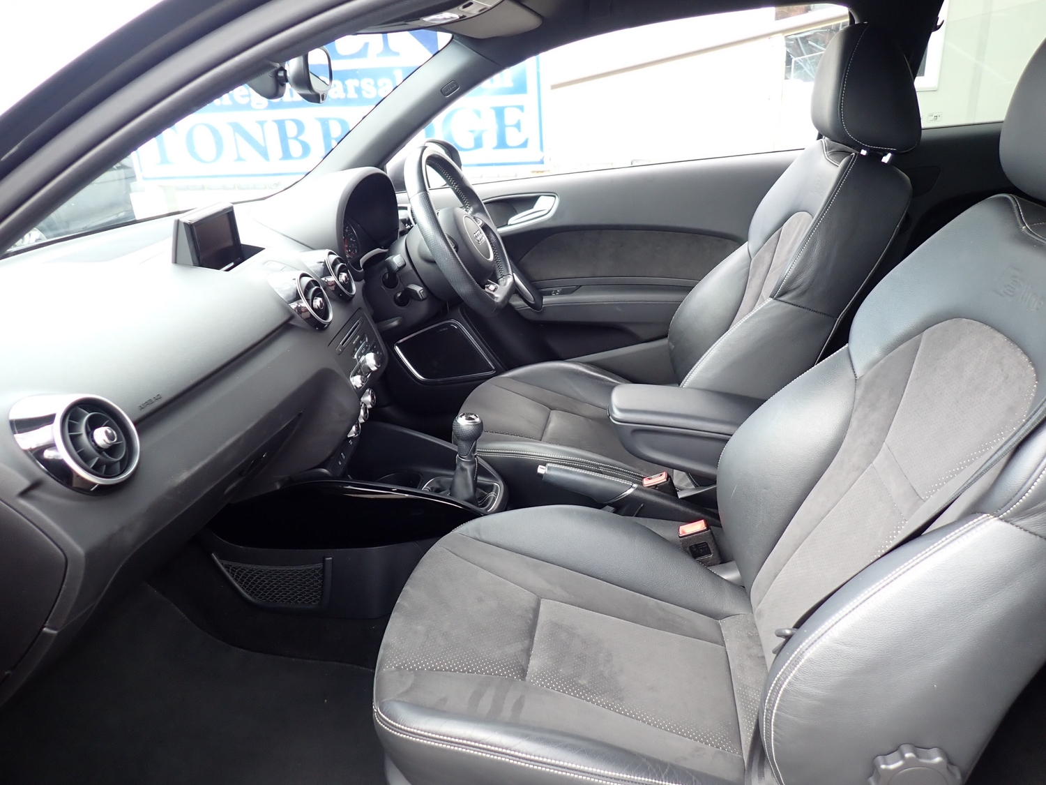 [ berth ]Audi A1