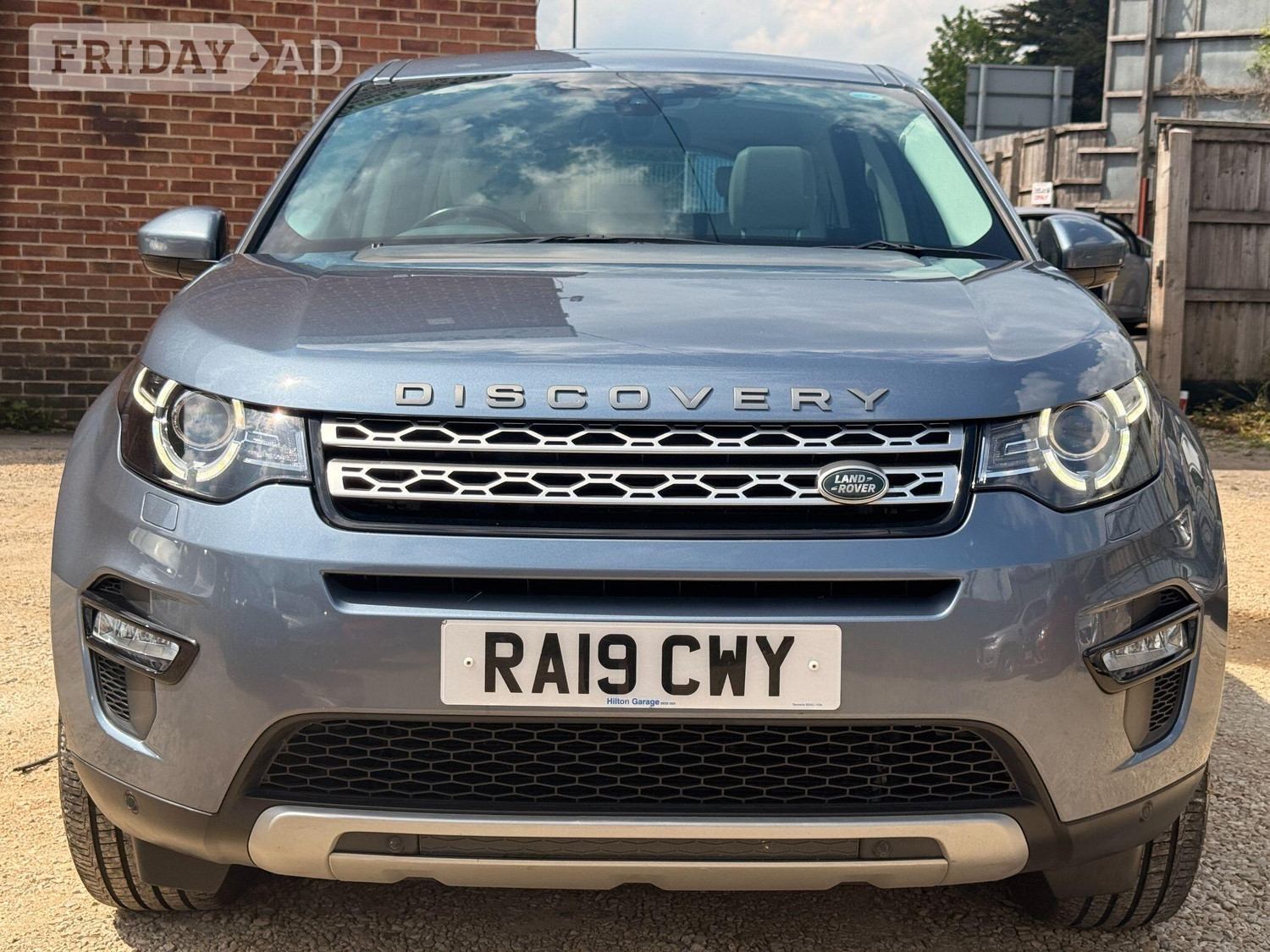 [ berth ]Land Rover Discovery Sport