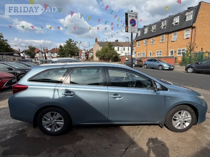 Toyota Auris 2013 - Cars
