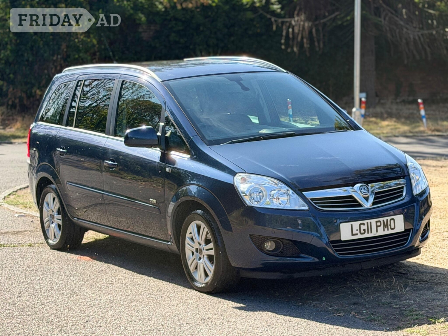Vauxhall Zafira 2011 - Cars in Slough