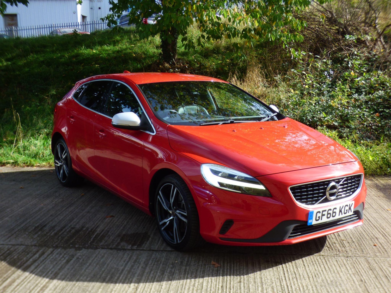 Volvo V40 2016 - Cars in Bradford