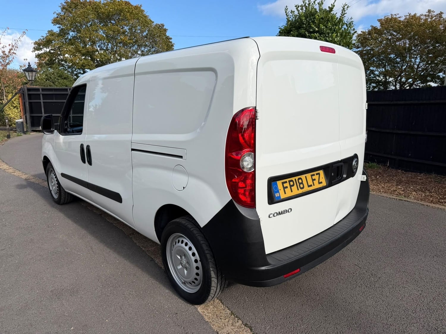 Vauxhall Combo 2018 - Vans & Commercial Vehicles in Addlestone