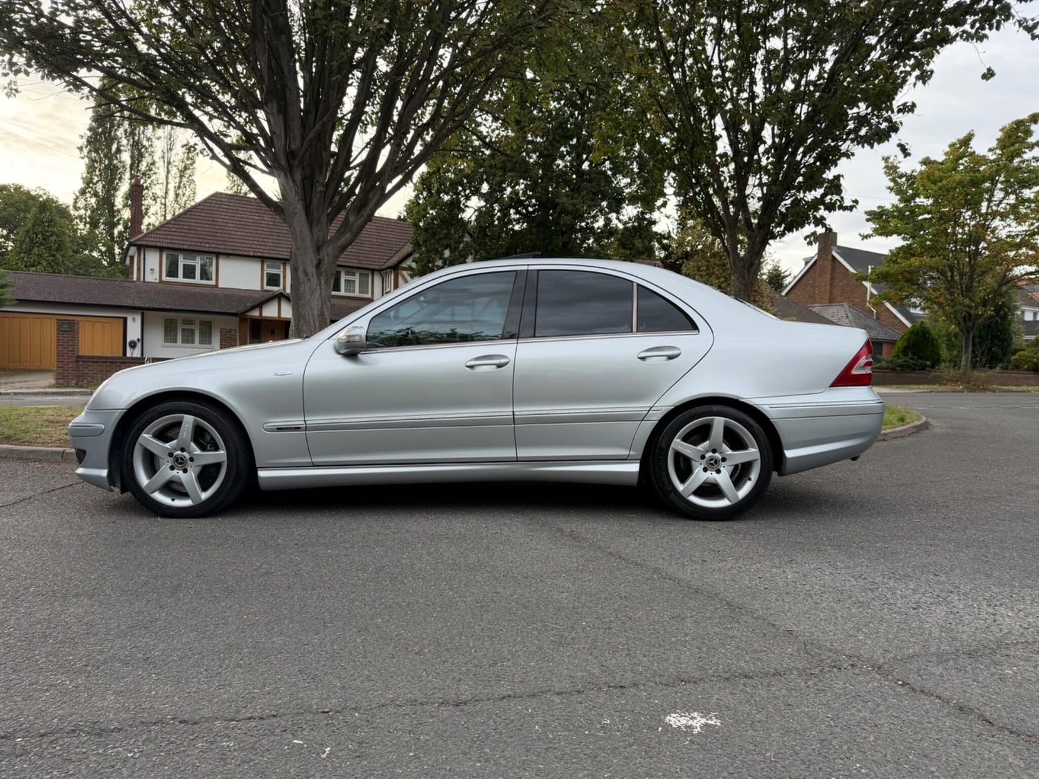 [ berth ]Mercedes-Benz C Class