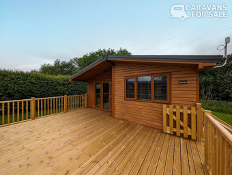 Modern Timber Lodge 11 month park - gateway to Lakes