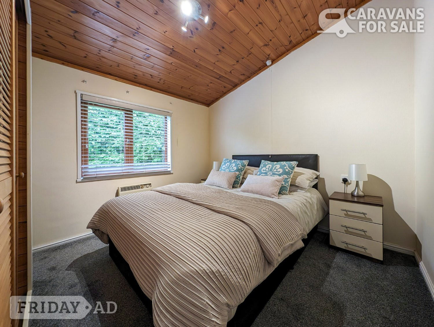 Modern Timber Lodge 11 month park - gateway to Lakes