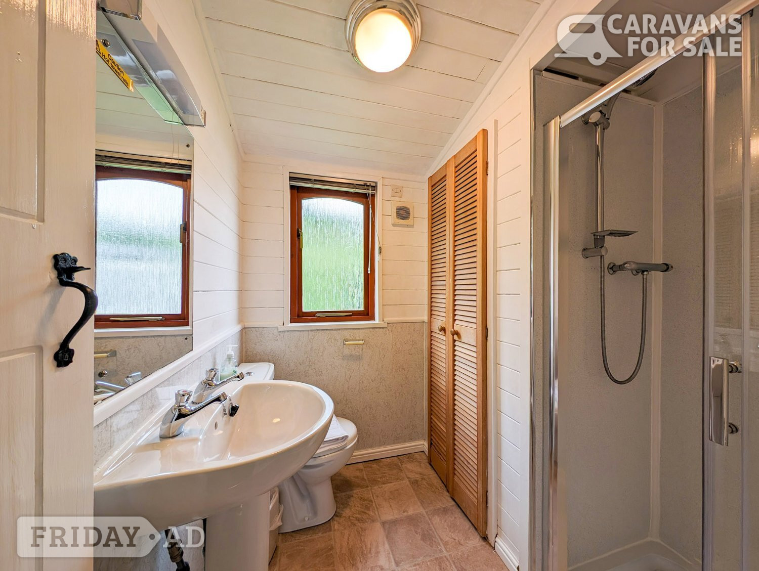 Modern Timber Lodge 11 month park - gateway to Lakes - Holiday Homes