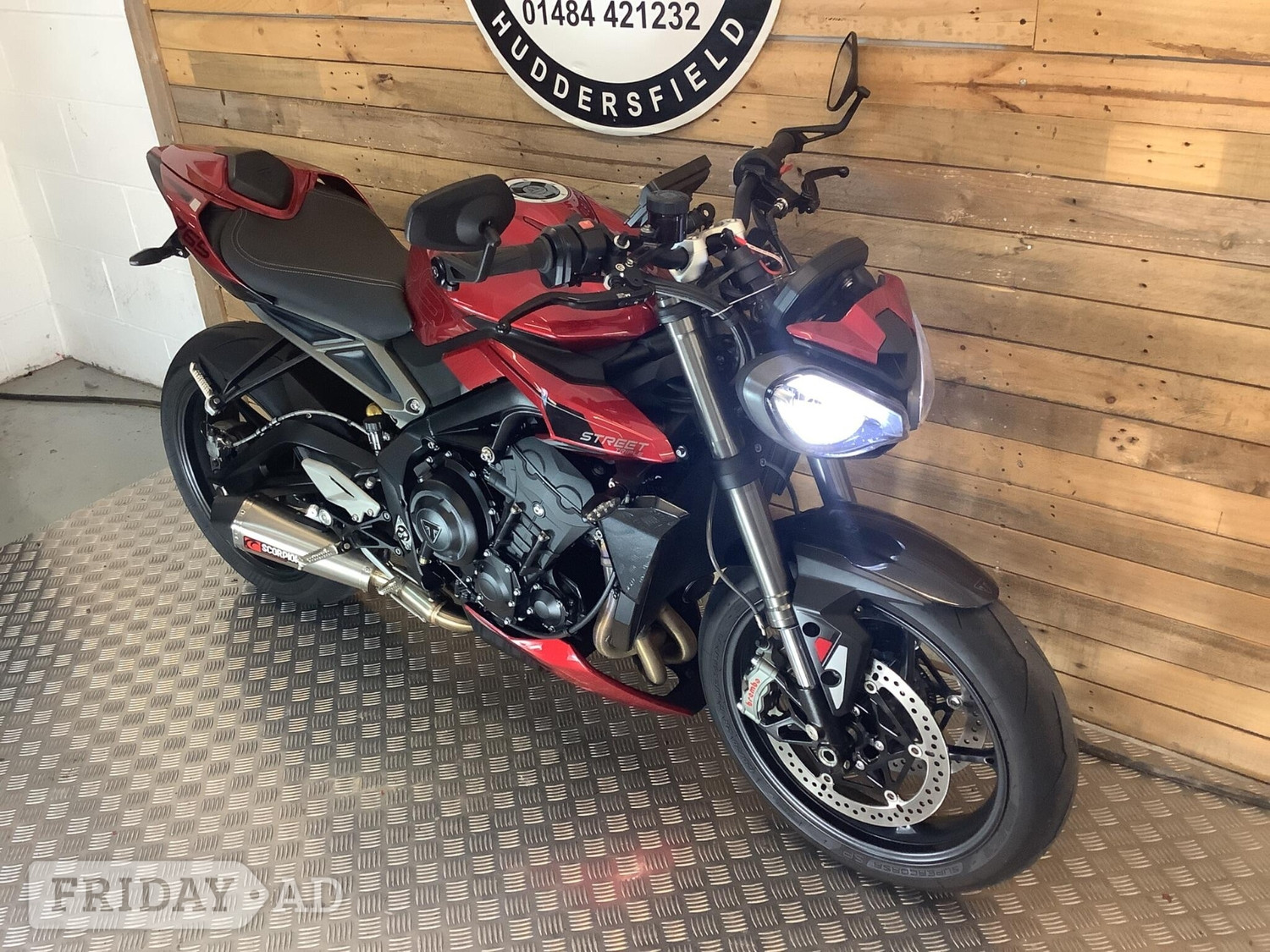 Triumph Street Triple 2024 - Motorbikes, Scooters & Quads
