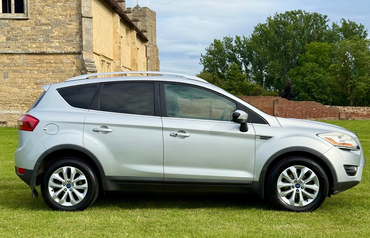 [ berth ]Ford Kuga