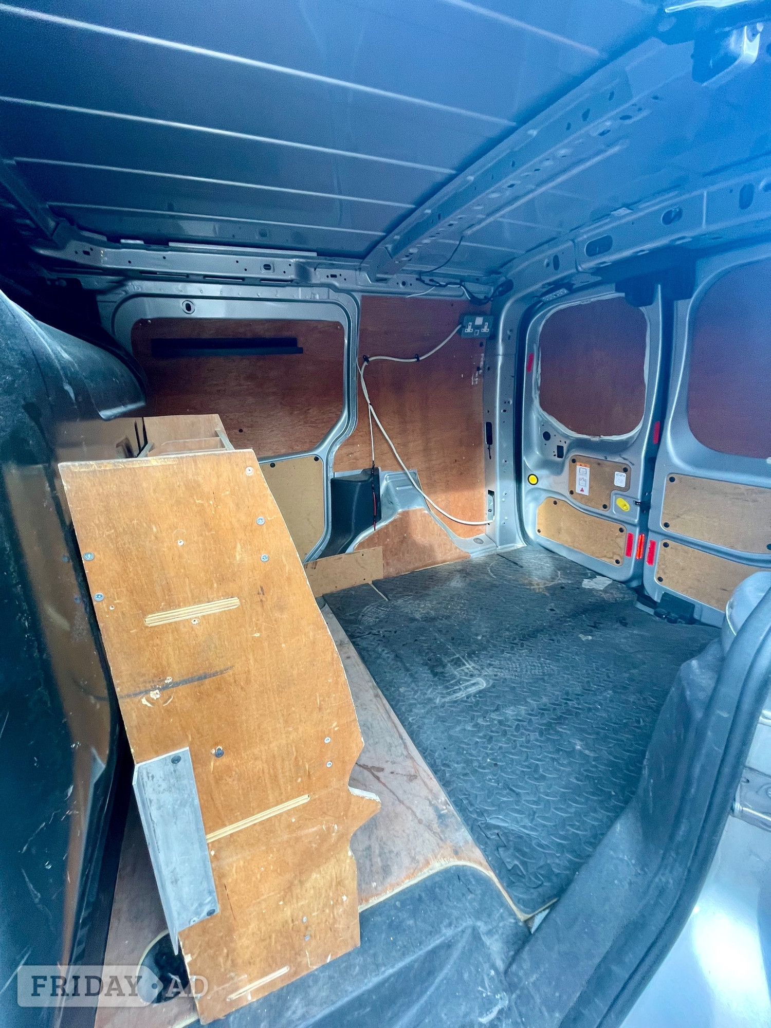 [ berth ]Ford Transit Connect