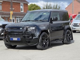 Land Rover Defender 90 2025