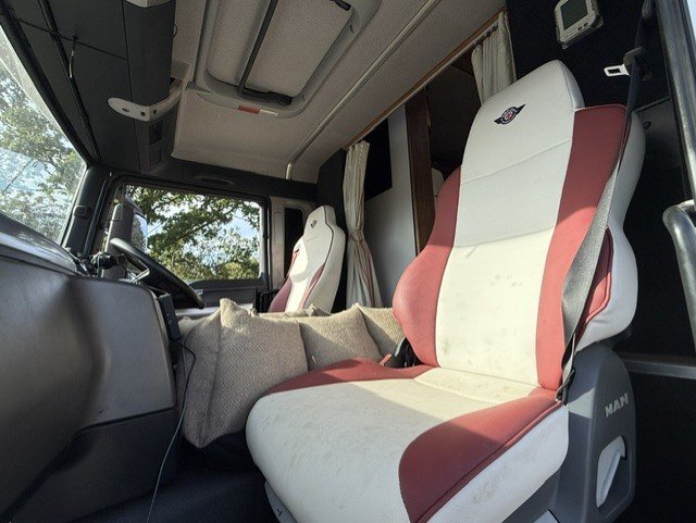 Empire Ultimate MAN TGS 380 Horsebox - Trailers & Horseboxes