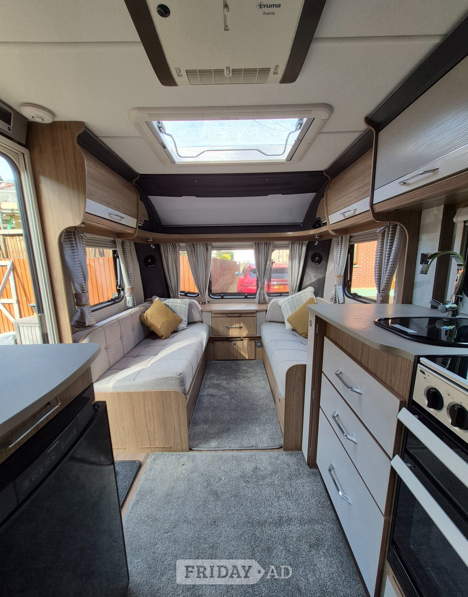 Coachman VIP 575 2018 - Motorhomes & Caravans