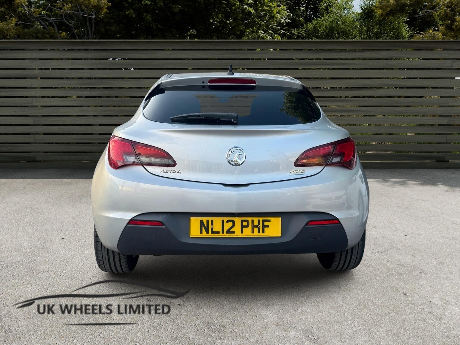 [ berth ]Vauxhall Astra