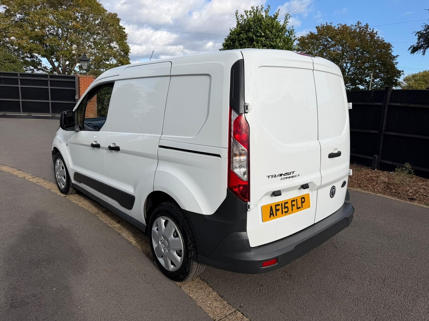 Ford Transit Connect 2015 - Vans & Commercial Vehicles in Addlestone