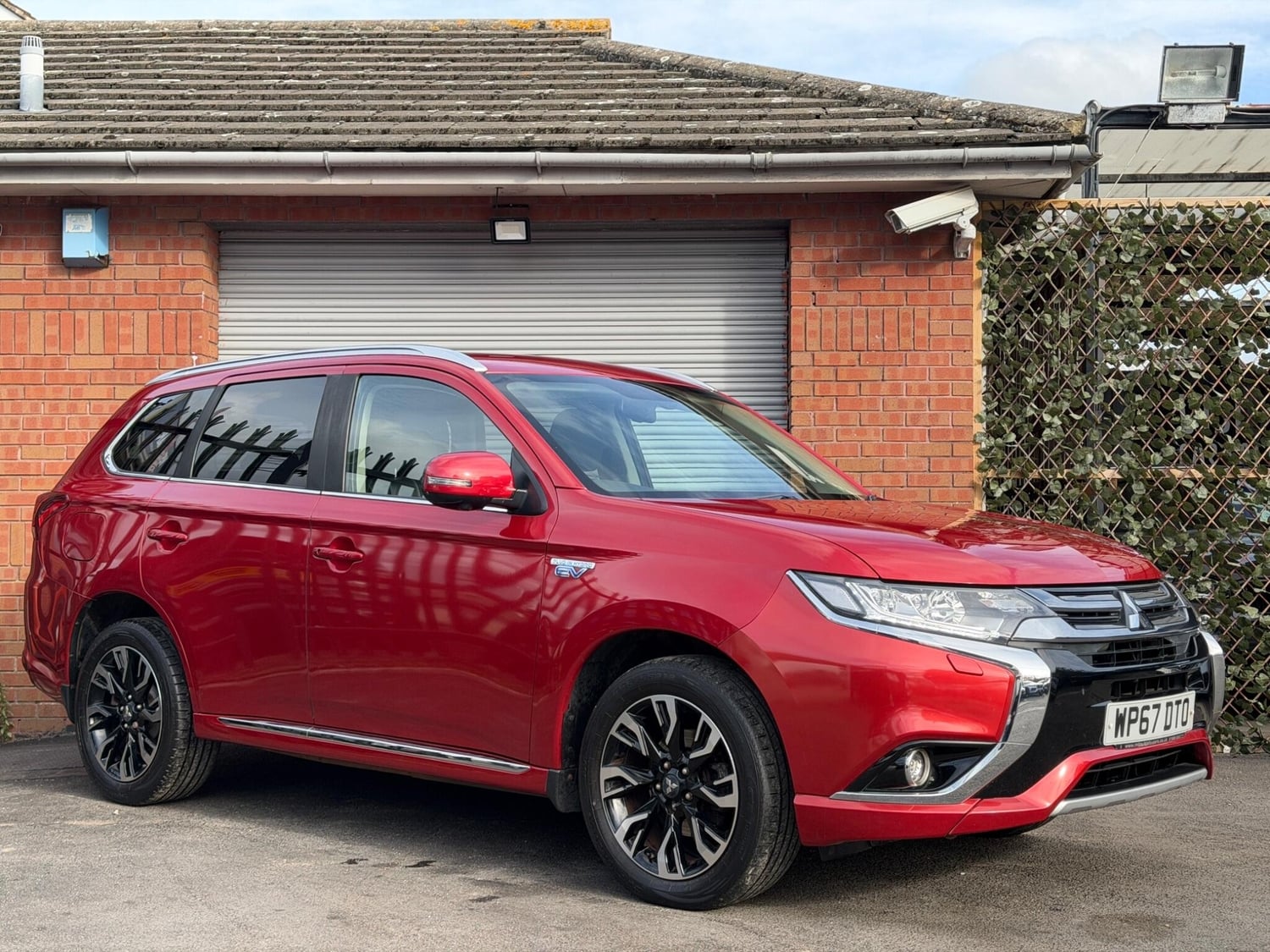 Mitsubishi Outlander 2017 - Cars