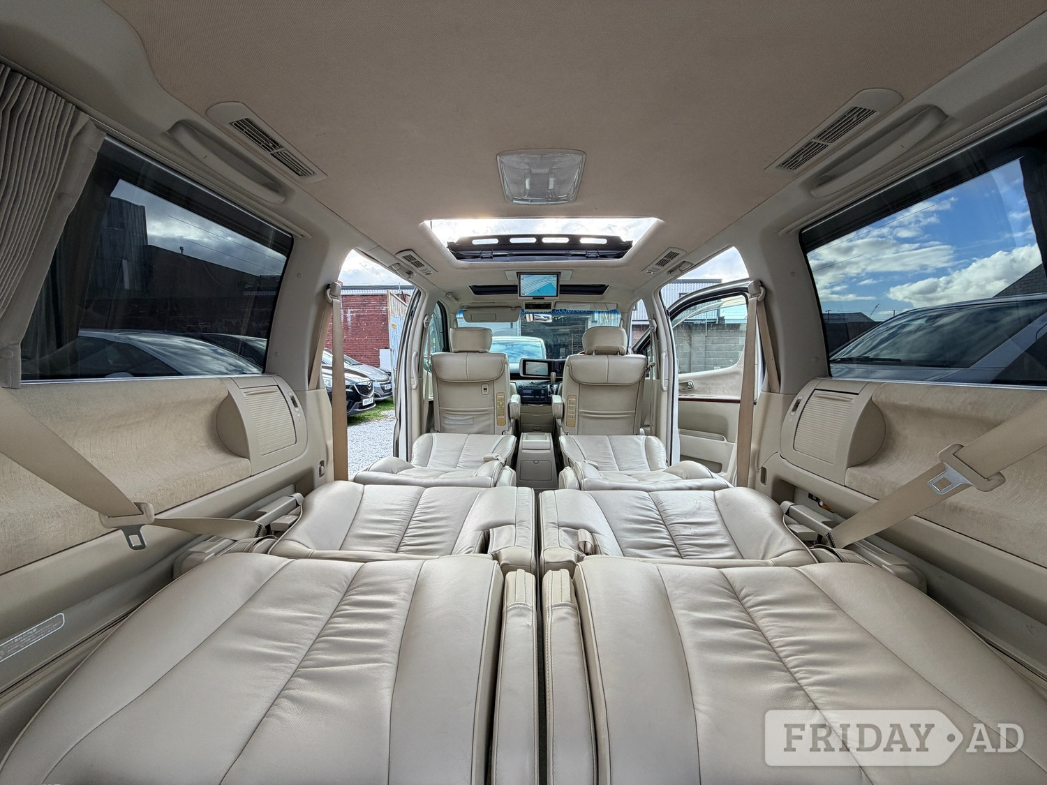 Nissan Elgrand 2006 - Cars in Birmingham