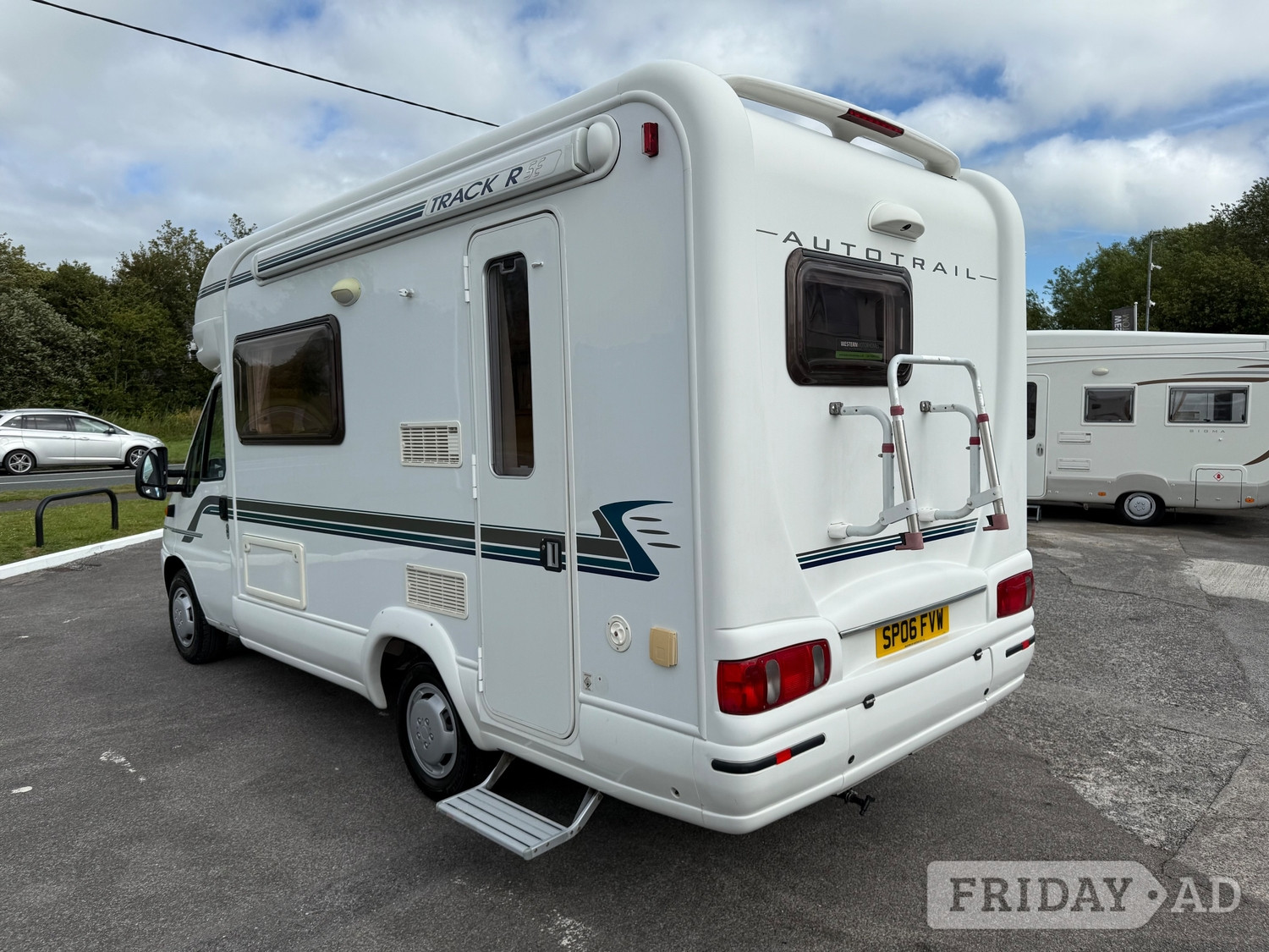 [ berth ]Auto-Trail Tracker EKS Lo-Line