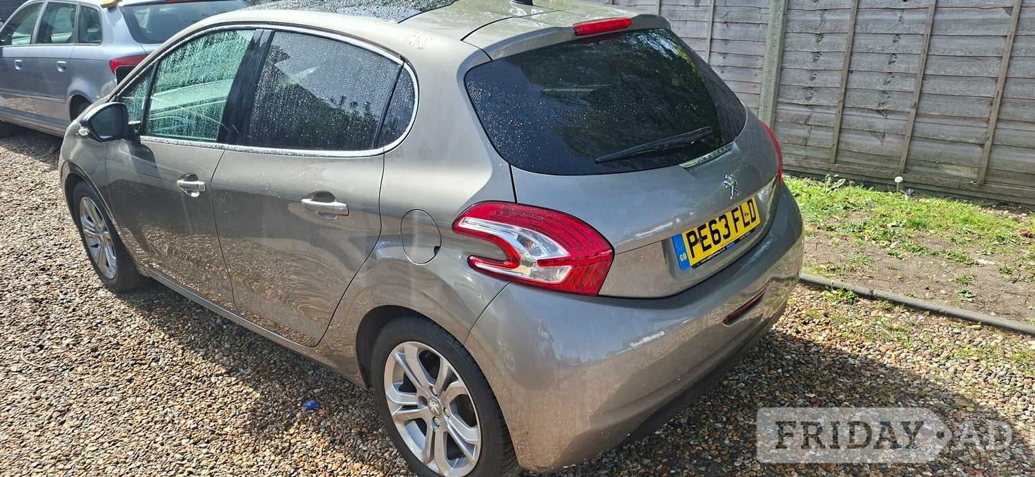 [ berth ]Peugeot 208