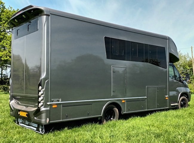 [ berth ]Hybred Horseboxes 