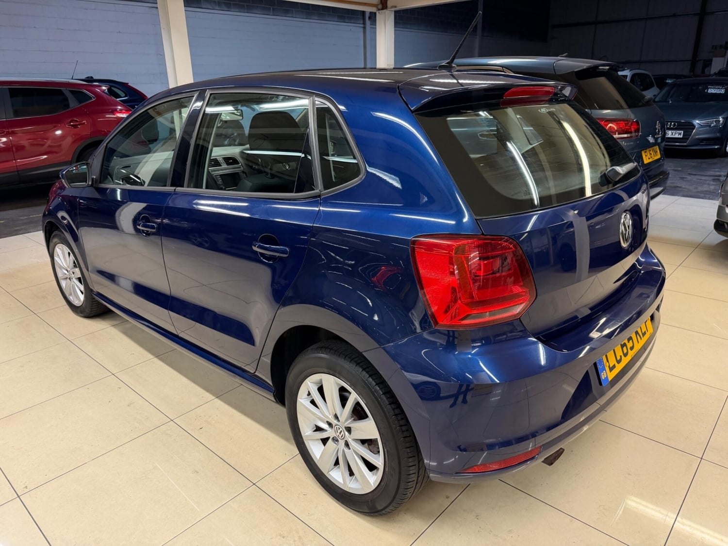 Volkswagen Polo 2015 - Cars