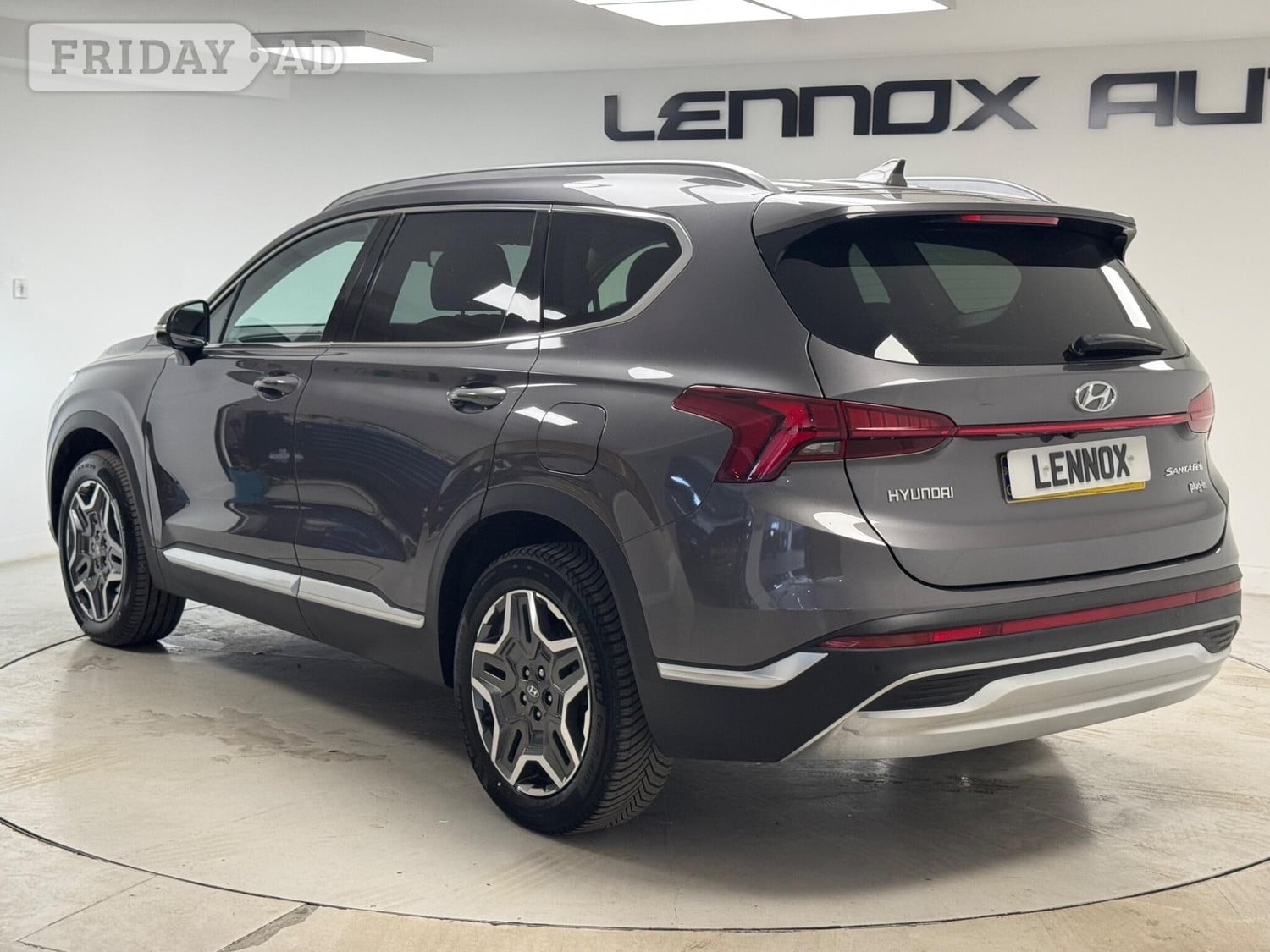 Hyundai Santa Fe 2023 - Cars in Brent
