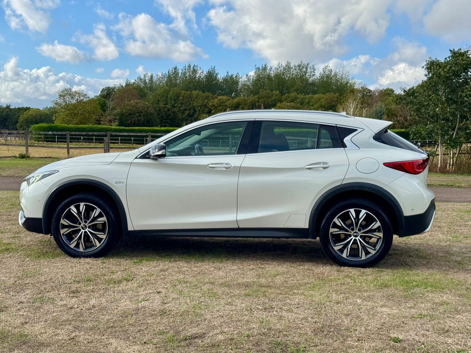 [ berth ]Infiniti QX30