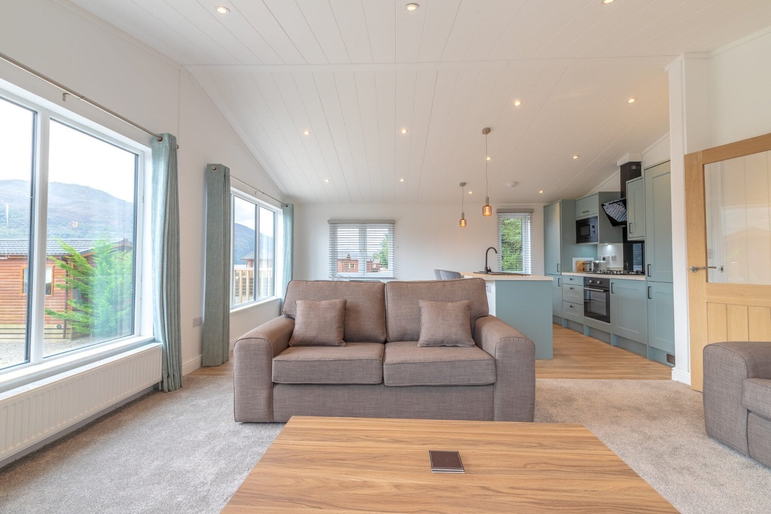 Invermoriston Luxury 2bed Lakeland Kenmore Lodge on the shore of Loch Ness