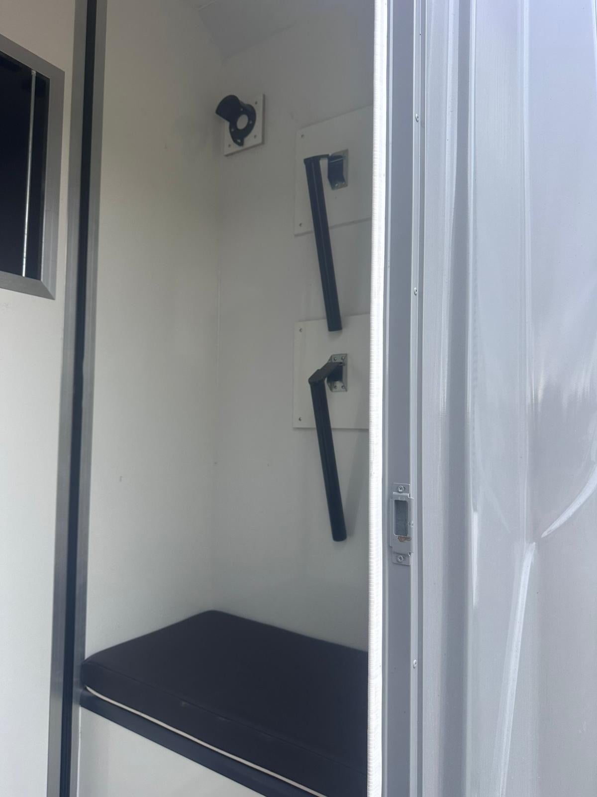 Foxy Relay Citroen Horsebox - Trailers & Horseboxes