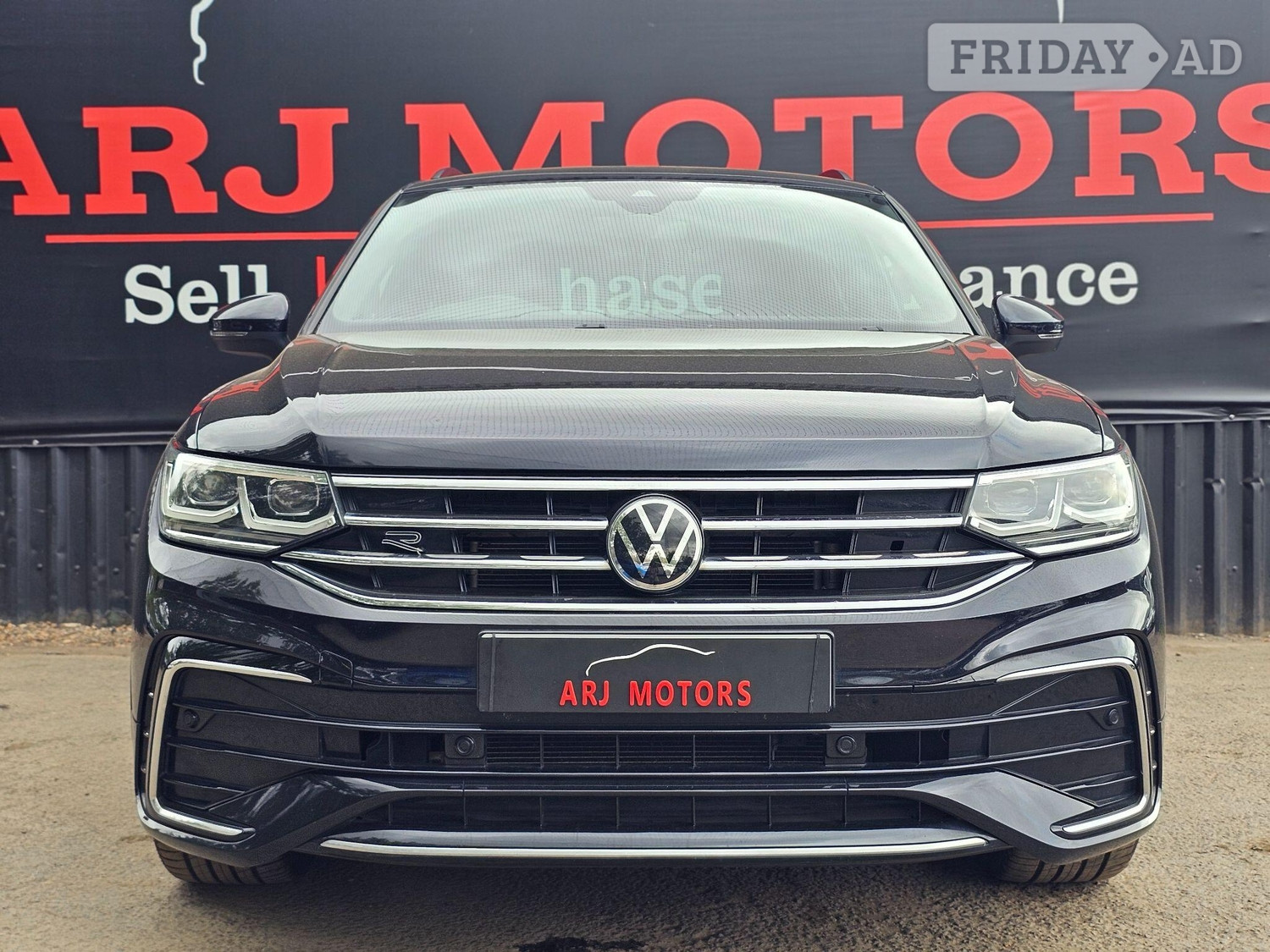 Volkswagen Tiguan 2021 - Cars