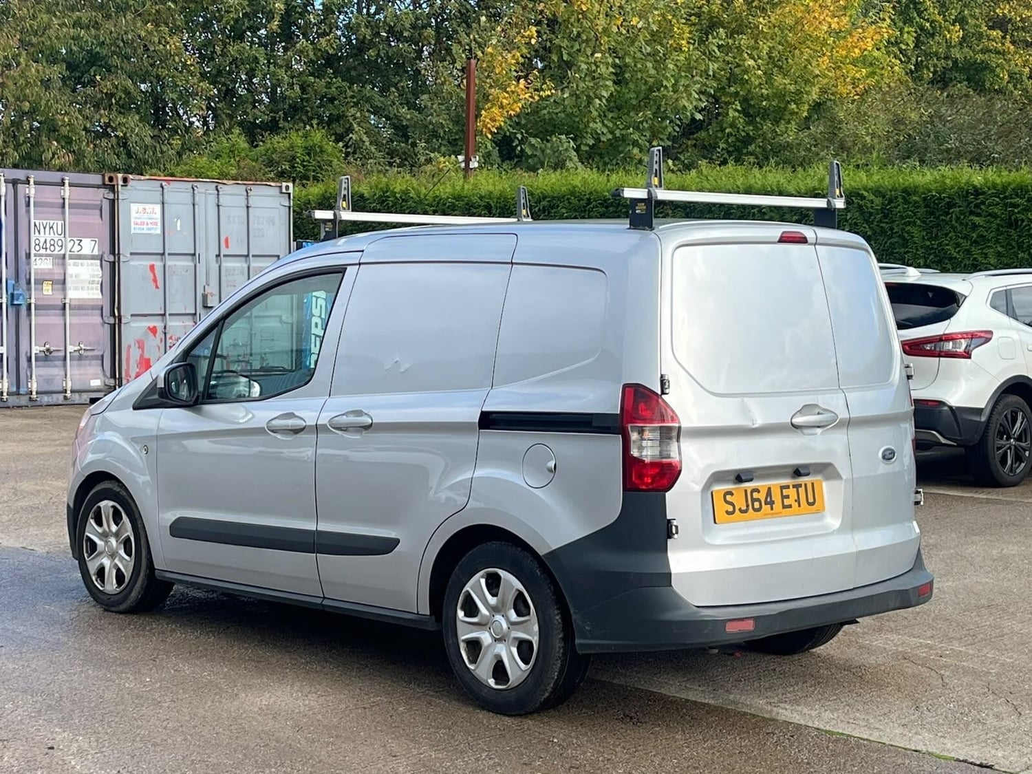 [ berth ]Ford Transit Courier