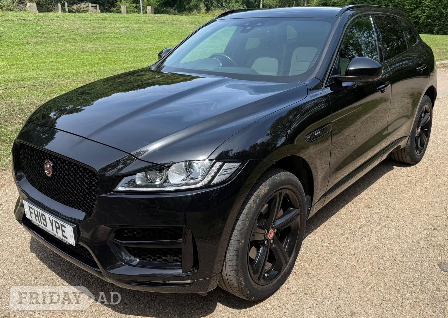 [ berth ]Jaguar F-Pace
