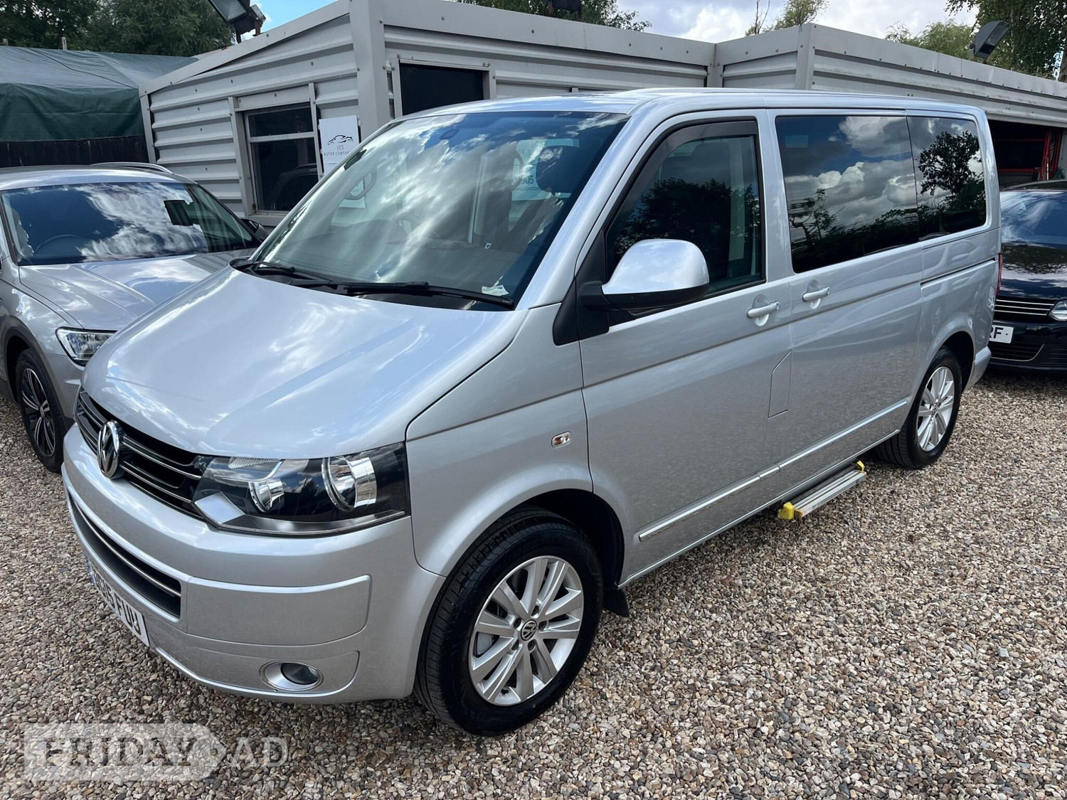 Volkswagen Caravelle 2015 in Farnham